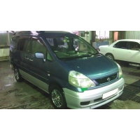 Продам а/м Nissan Serena битый