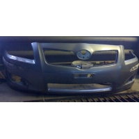 Продам бампер передний  для Toyota Avensis